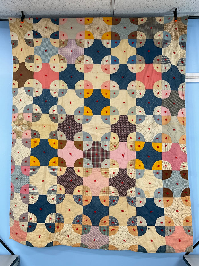 1940s tied circle quilt