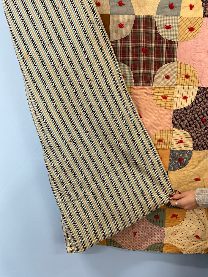 1940s tied circle quilt