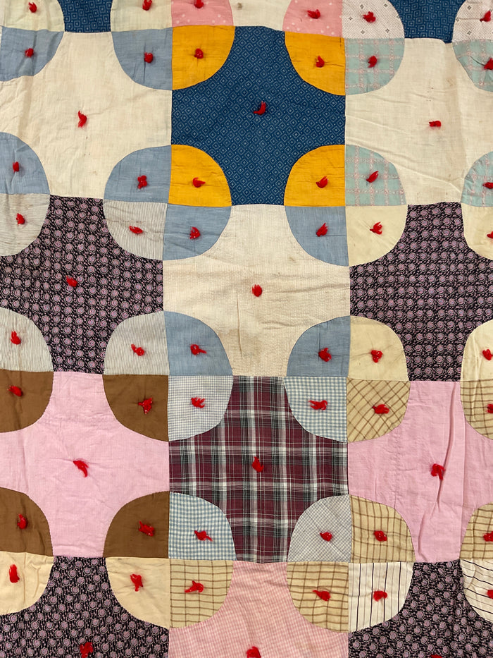1940s tied circle quilt