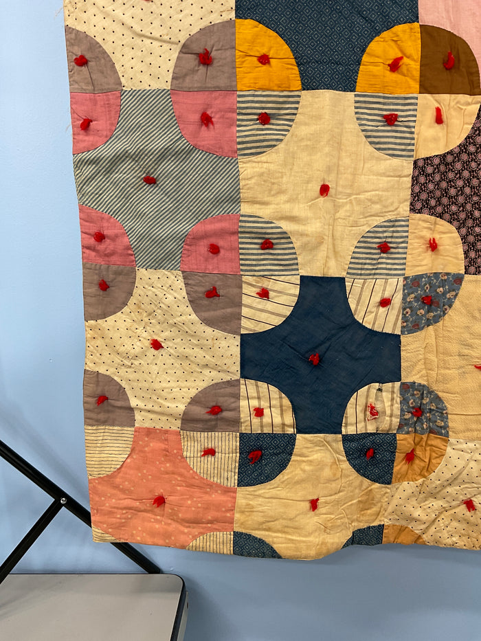 1940s tied circle quilt